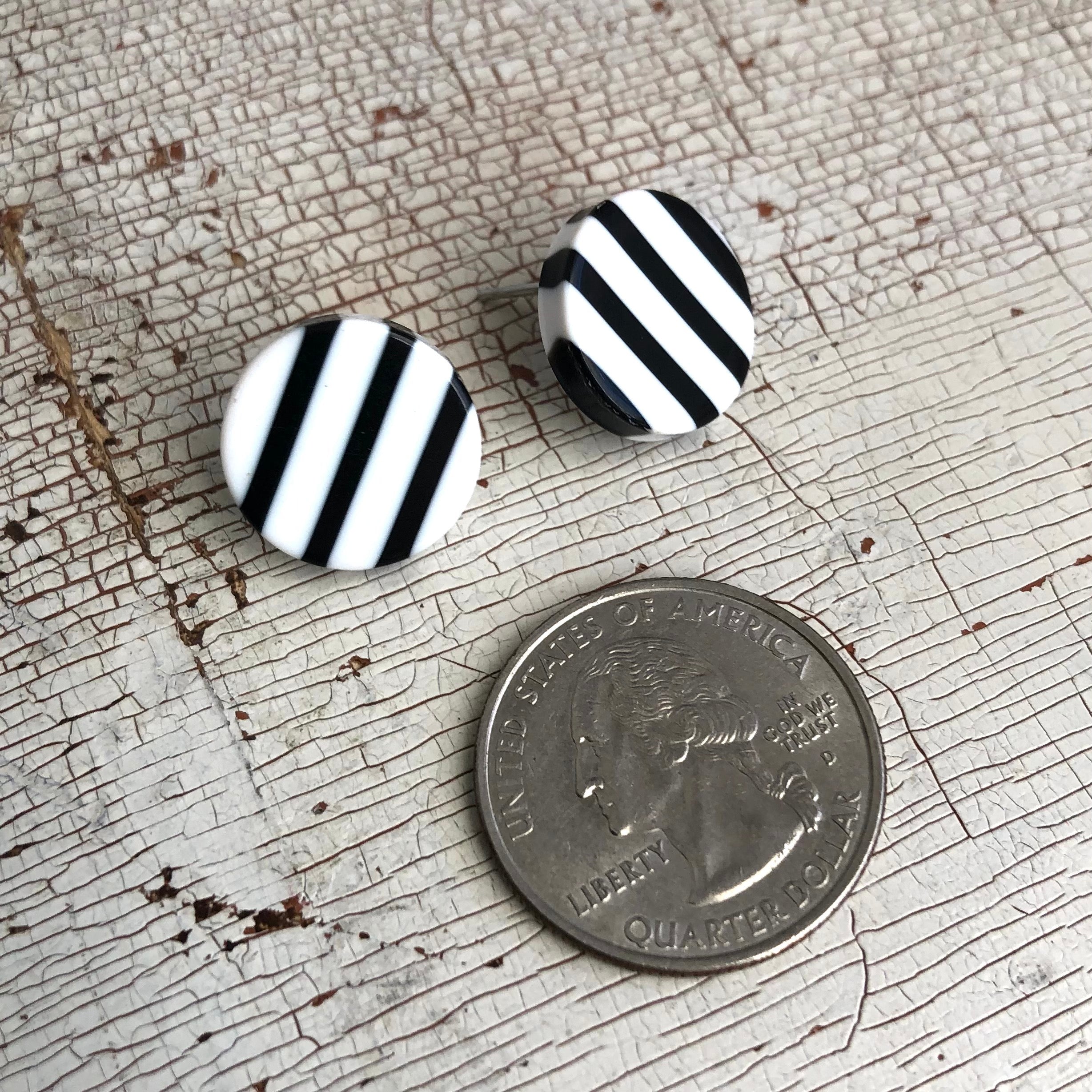 Black &amp; White Bar Stripe Disc Stud Earrings *AS IS - some pink fading