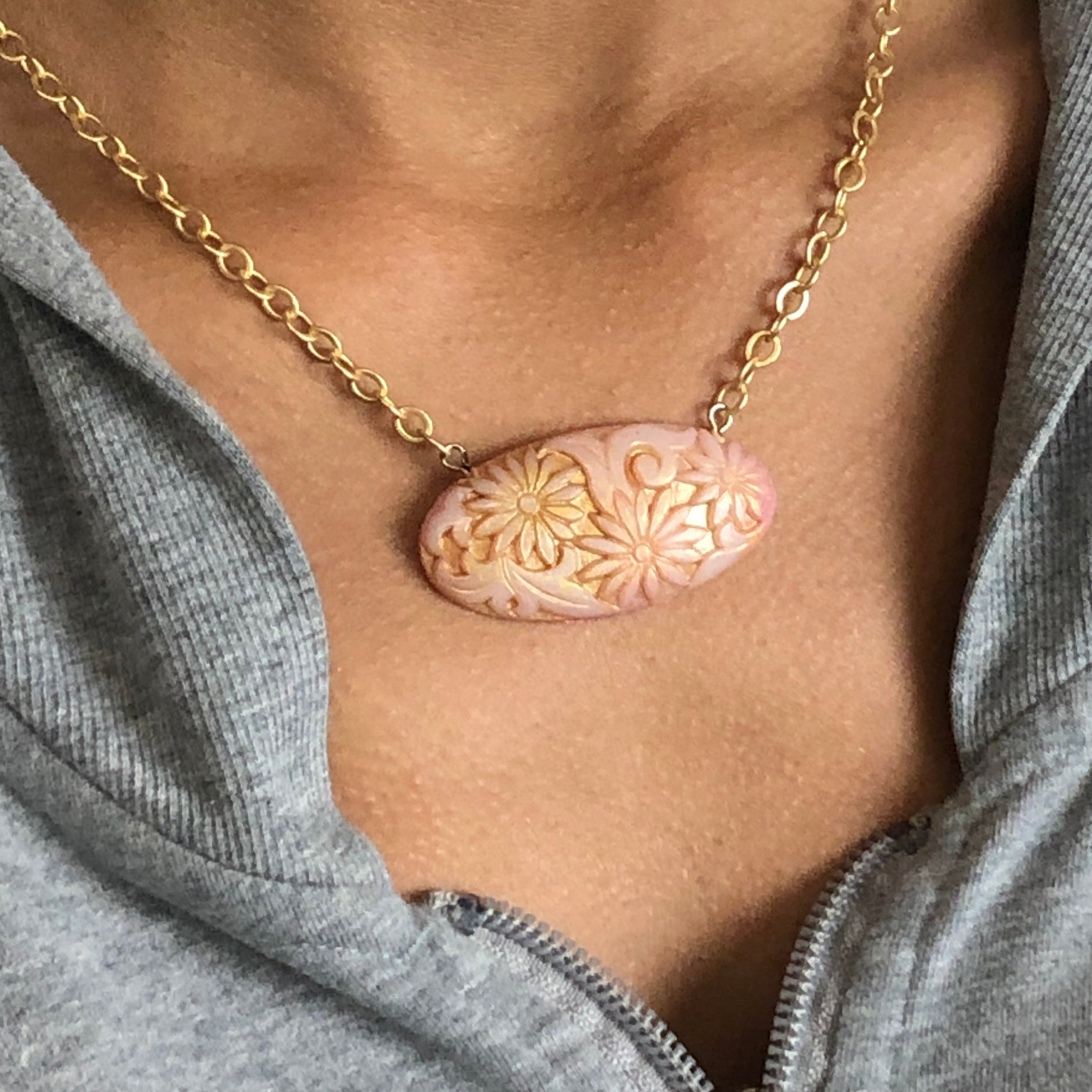 pink floral carved necklace