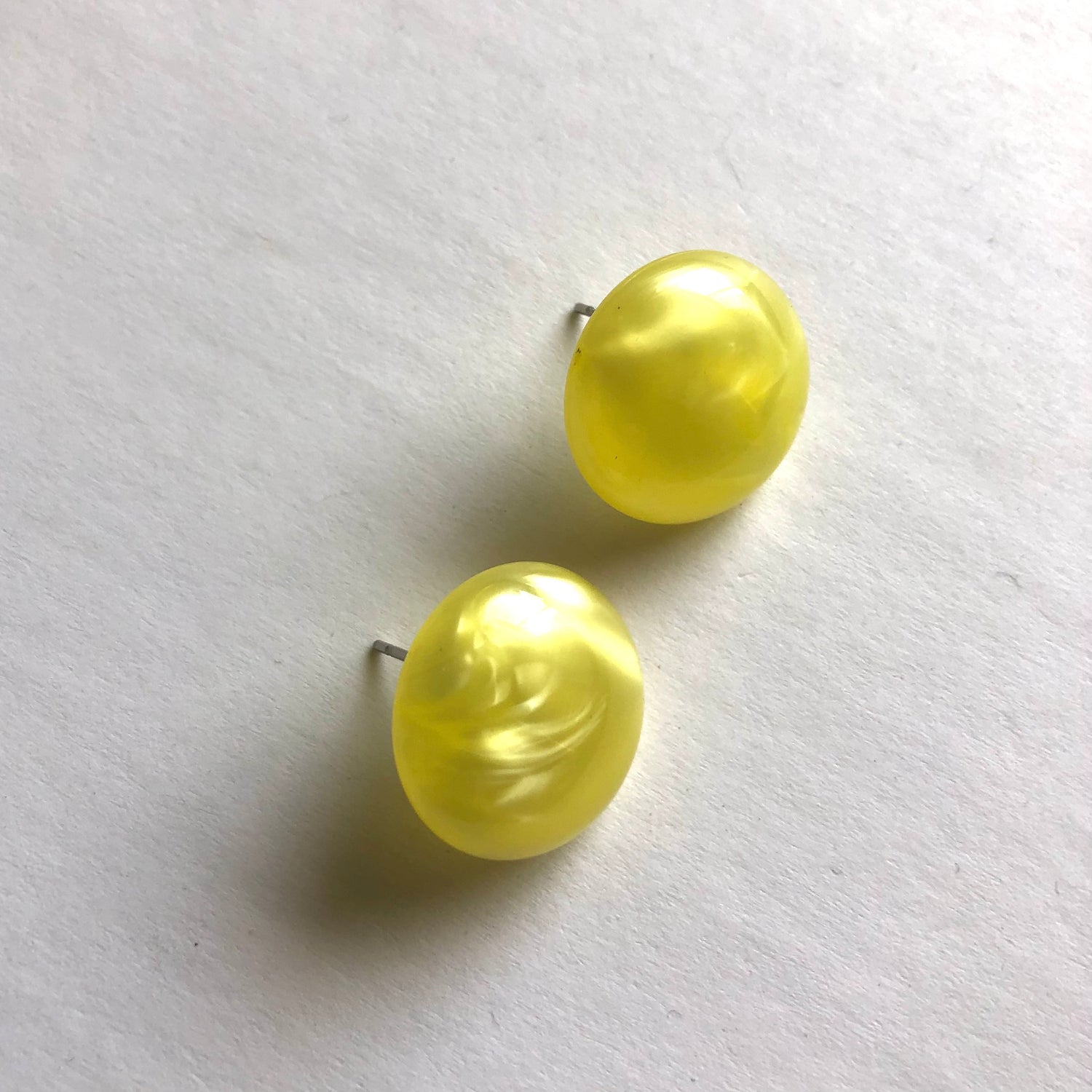 Yellow Aura Glow Marbled Retro Button Stud Earrings