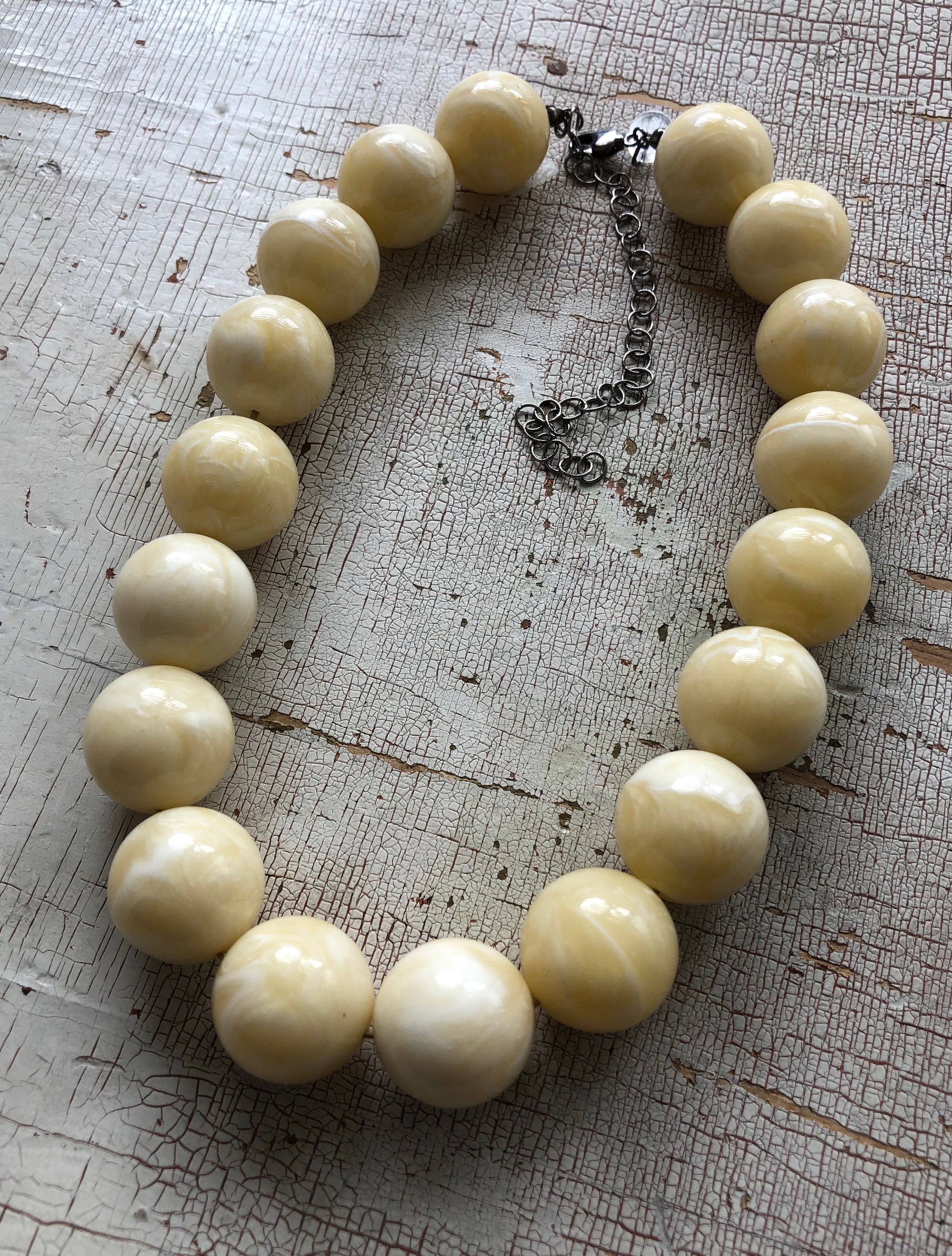 marbled lucite cream necklace