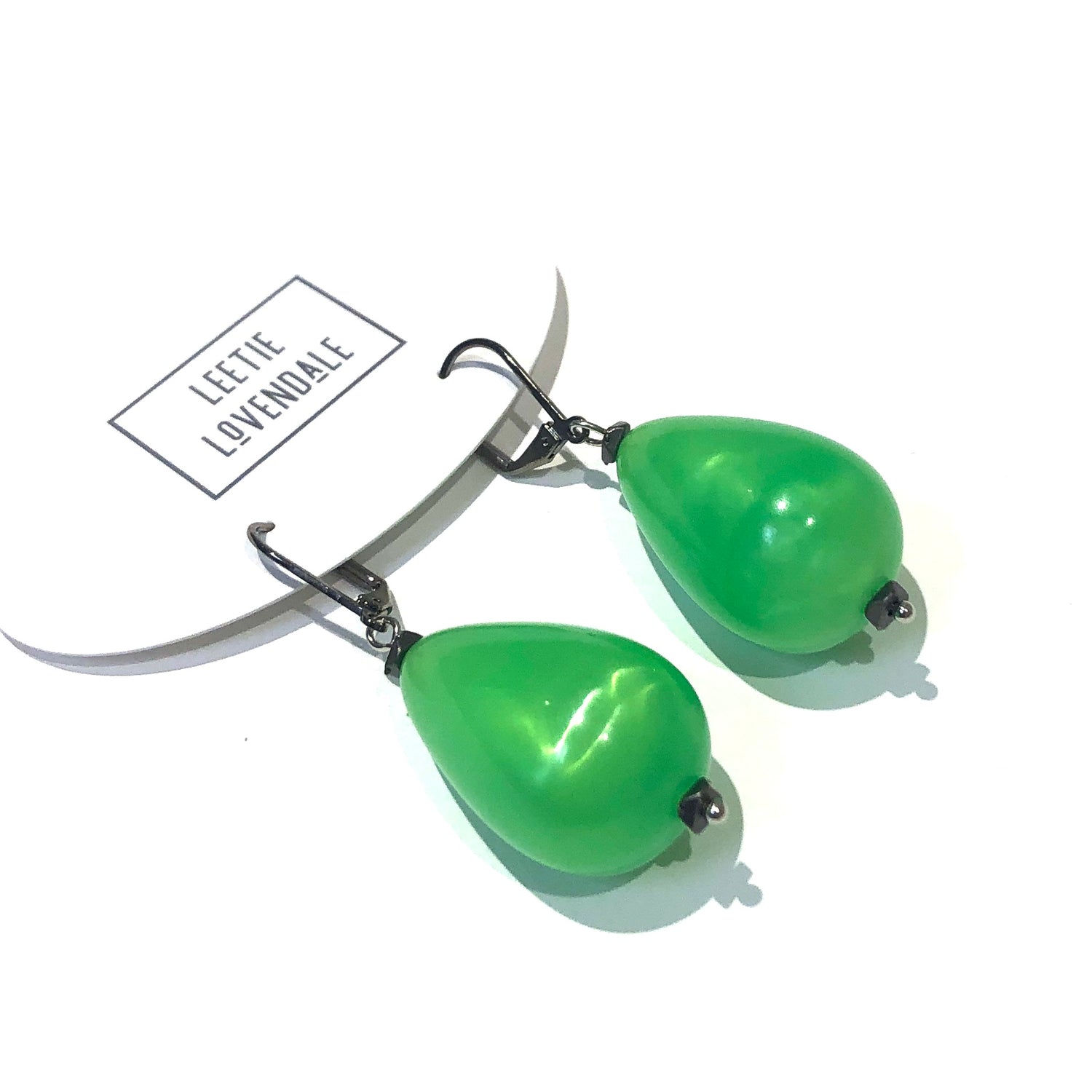 green aura earrings