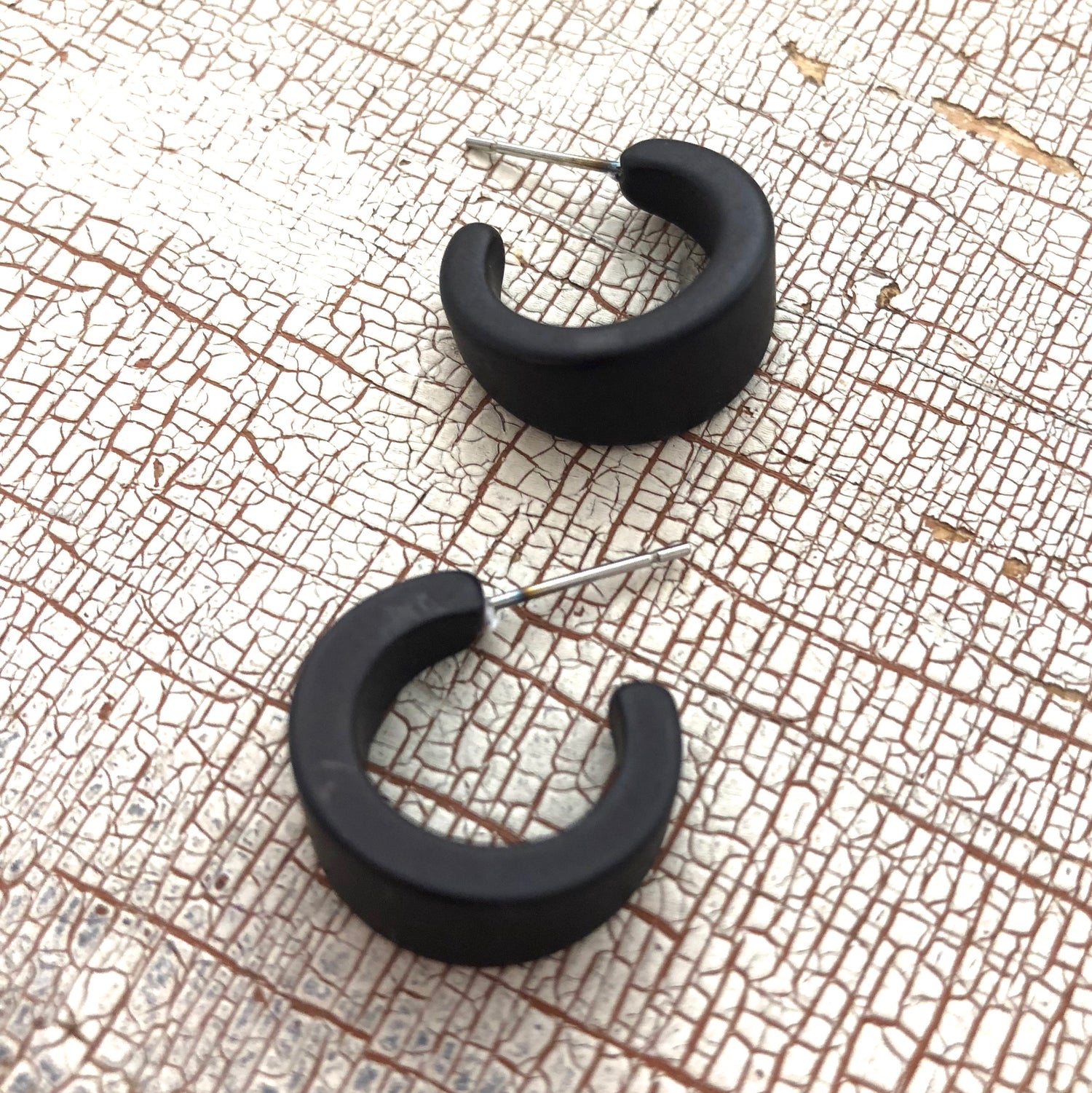 small jet black earrings