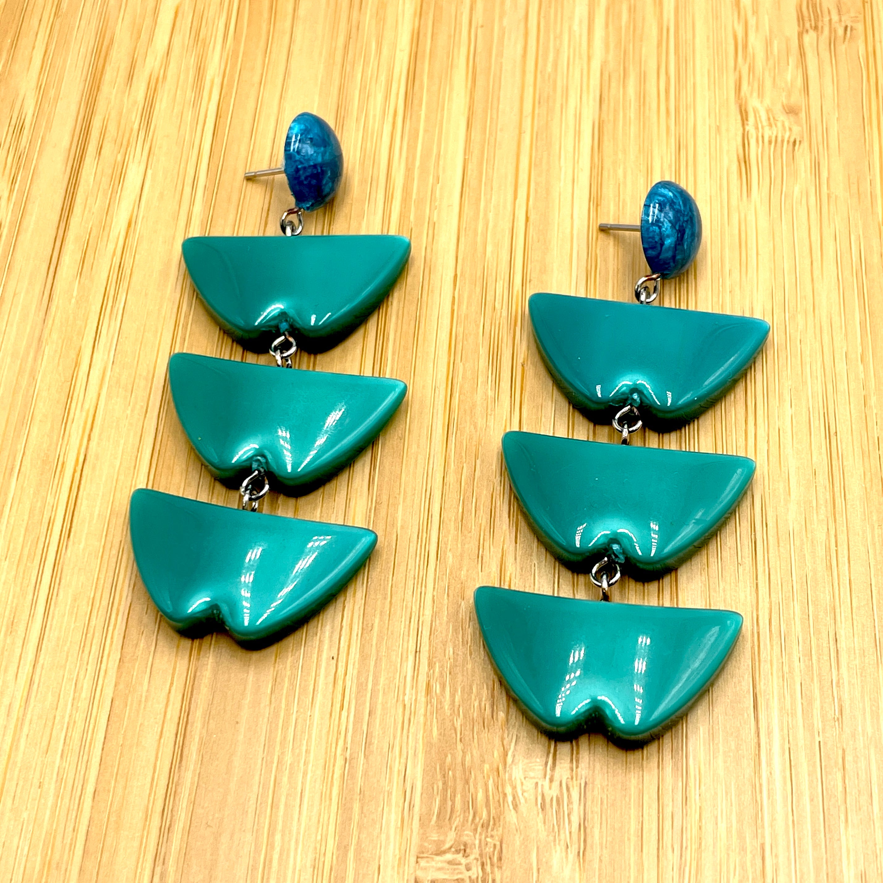 Emerald &amp; Zircon Capiz Moonglow Verti Statement Earrings *