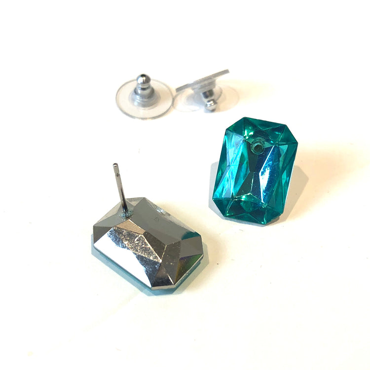 green faceted studs