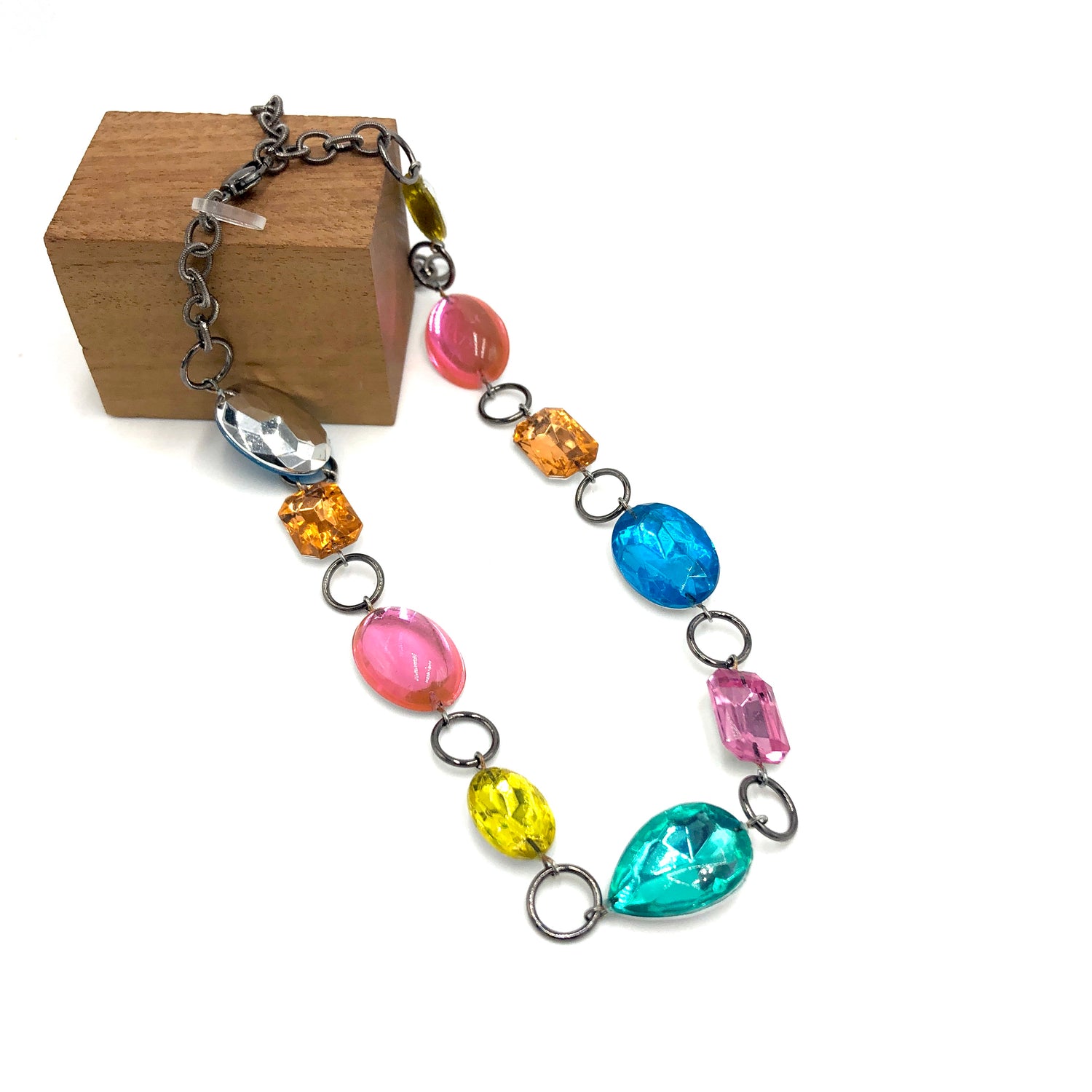 Bright Tones Story Shine-On Gem Shortie Necklace