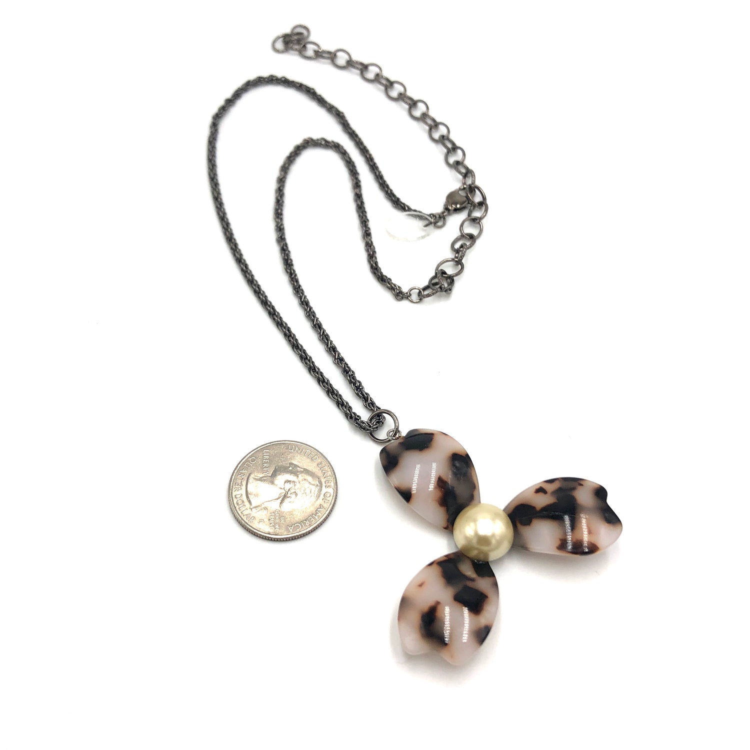 Blonde Tortoise Blossom Pendant Chain Necklace - Shortie