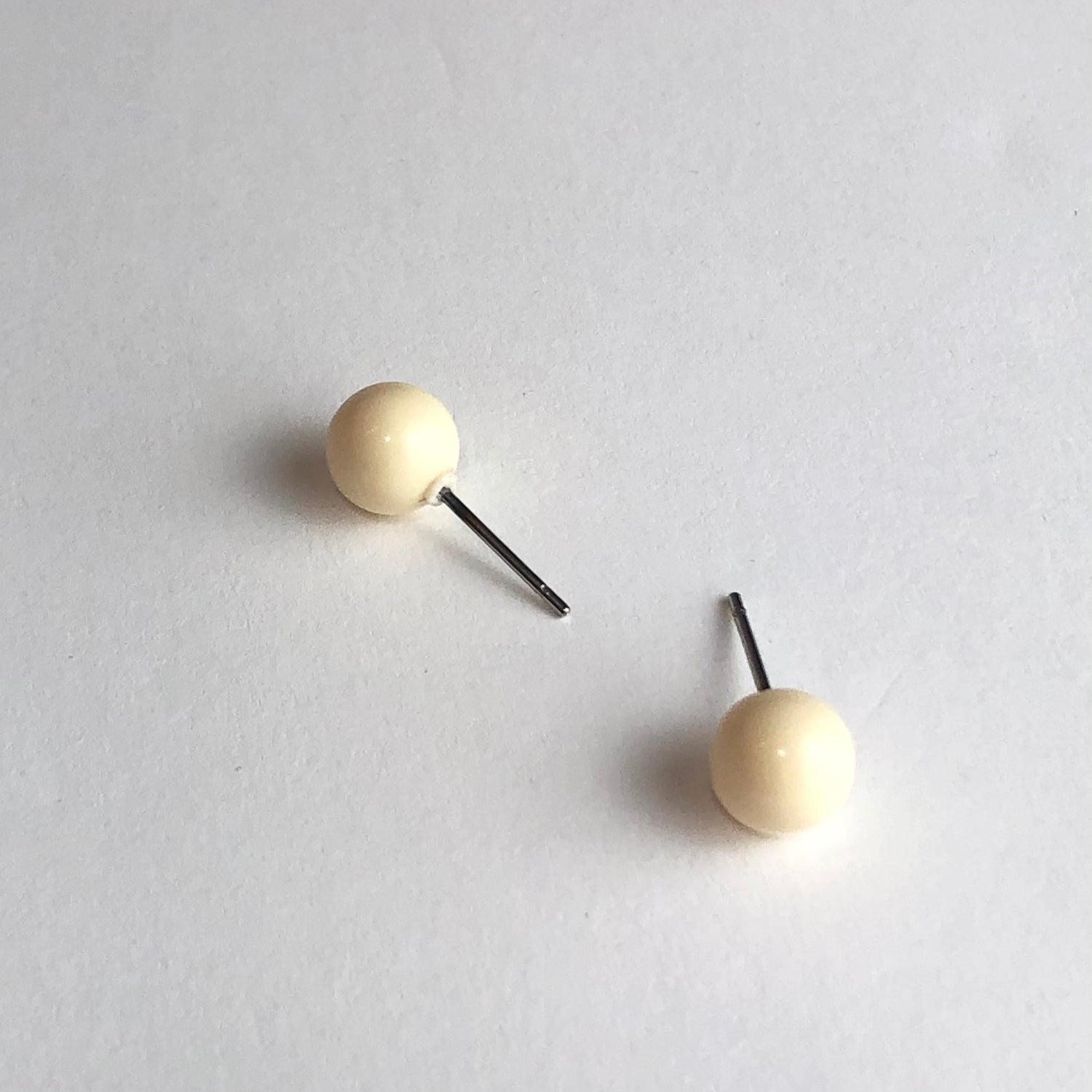 Off White Small Ball Stud Earrings