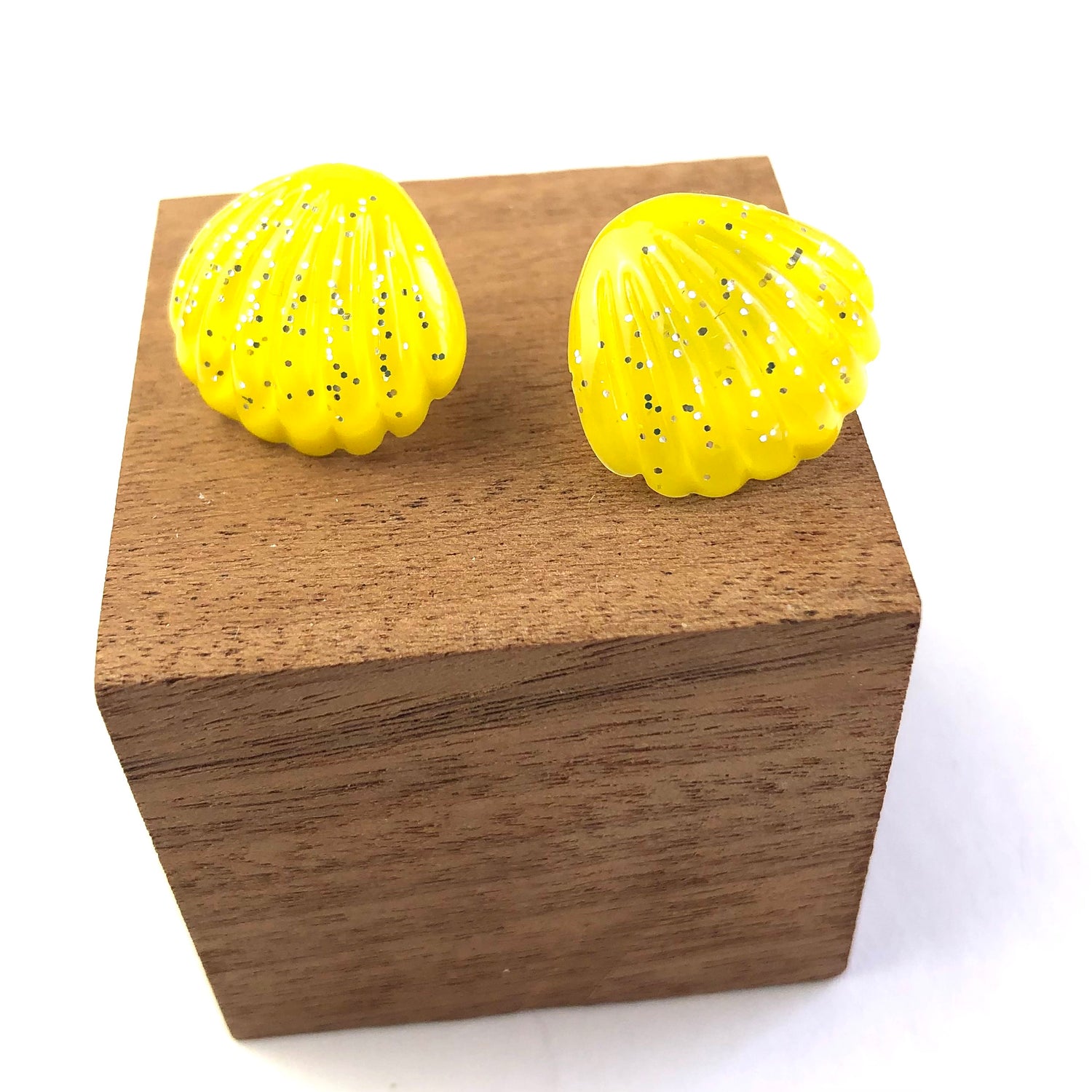 Yellow Oyster Shell Glitter Stud Earrings