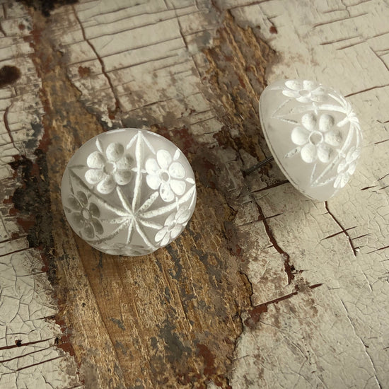 Clear & White Frosted Daisy Patterned Retro Button Stud Earrings