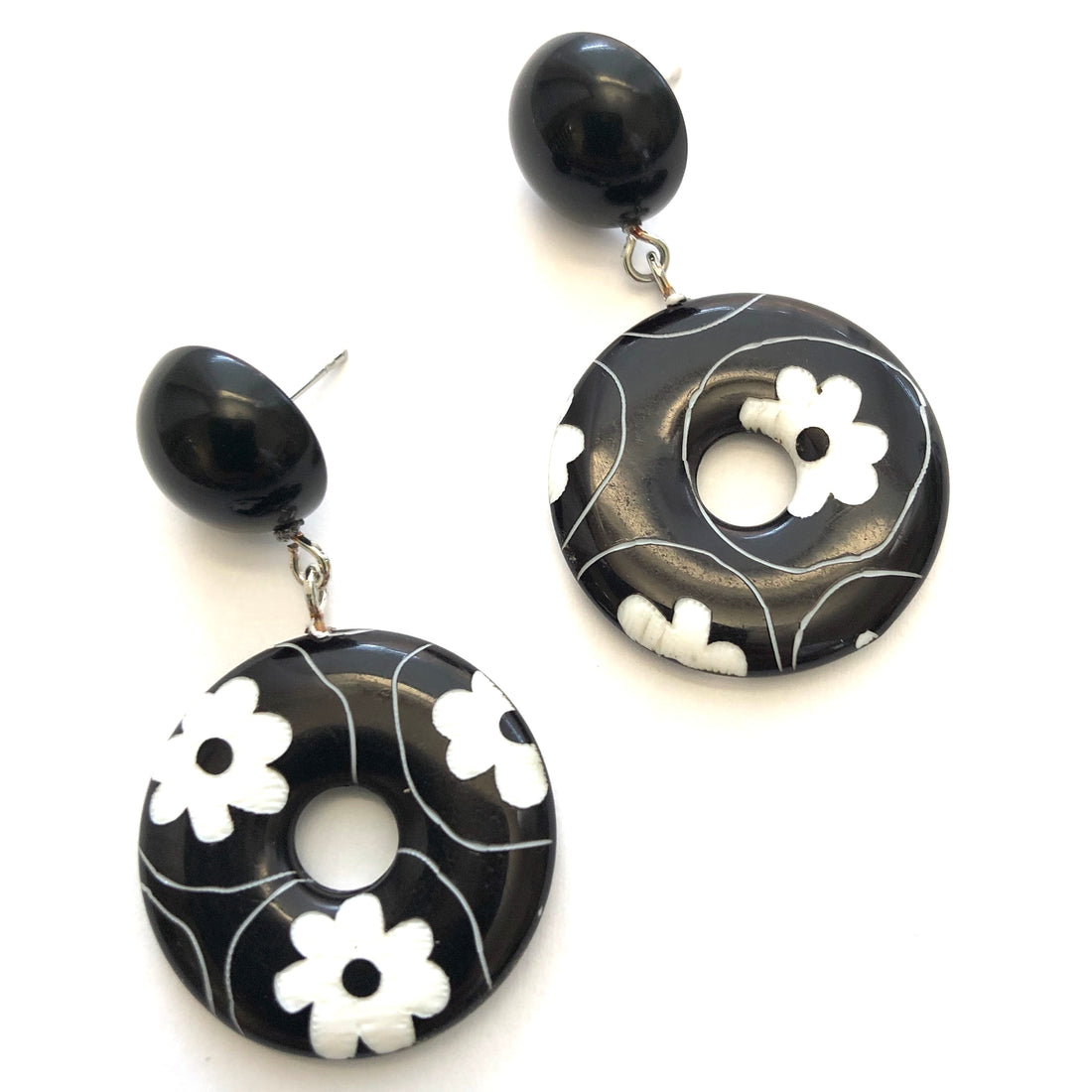 Carved Daisy Black &amp; White Donut Drop Earrings
