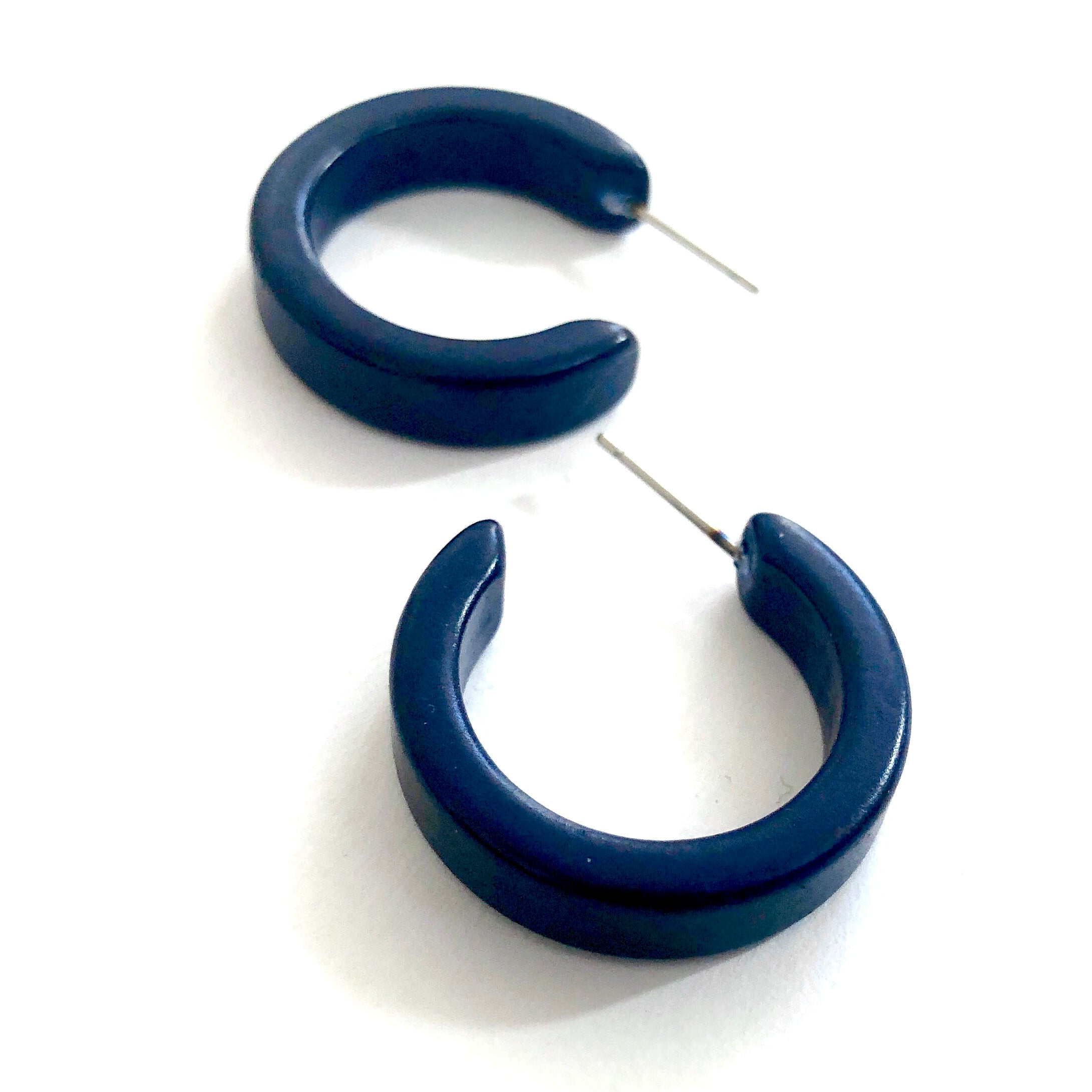 Navy Blue Mini Classic Hoop Earrings – Leetie Lovendale