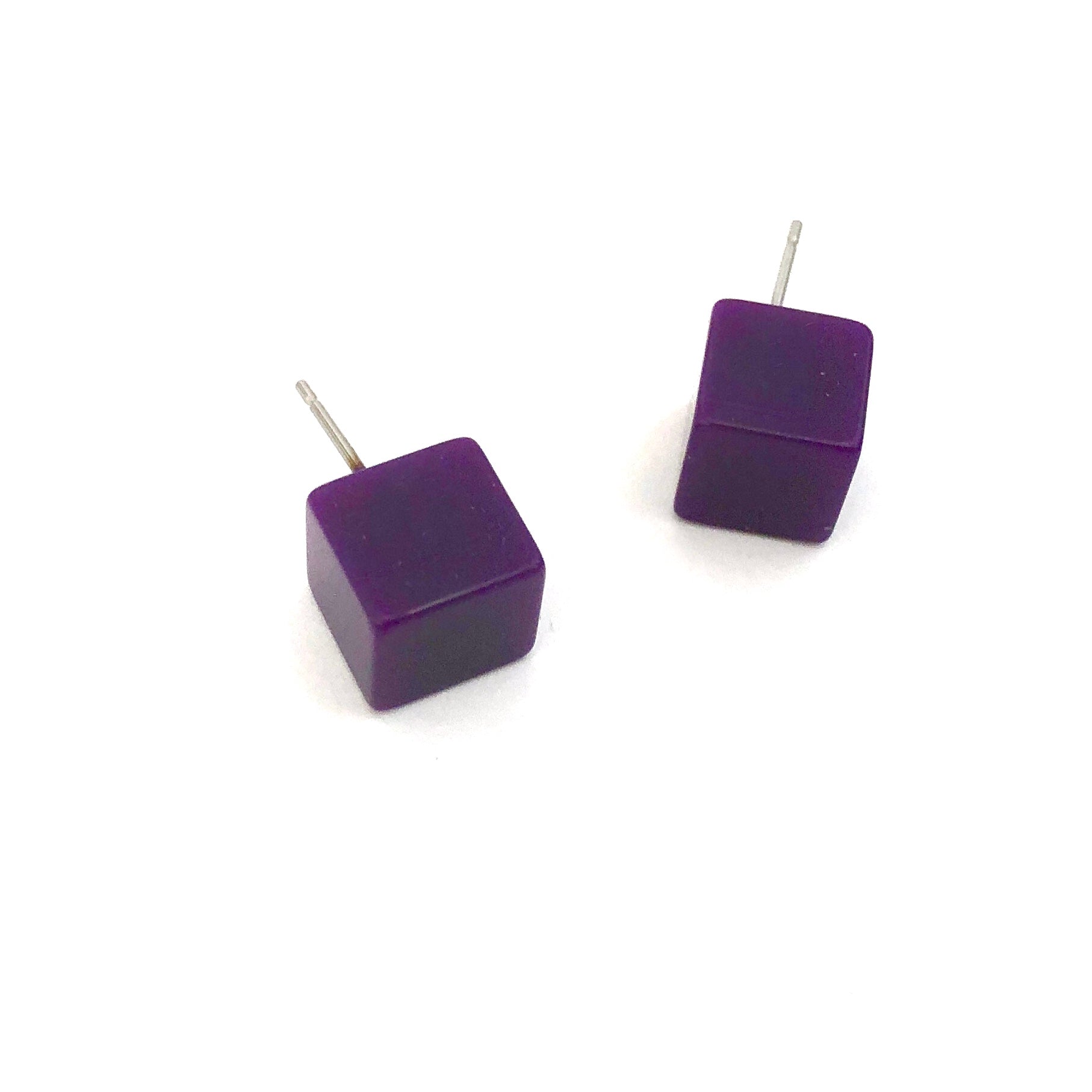 purple cube stud