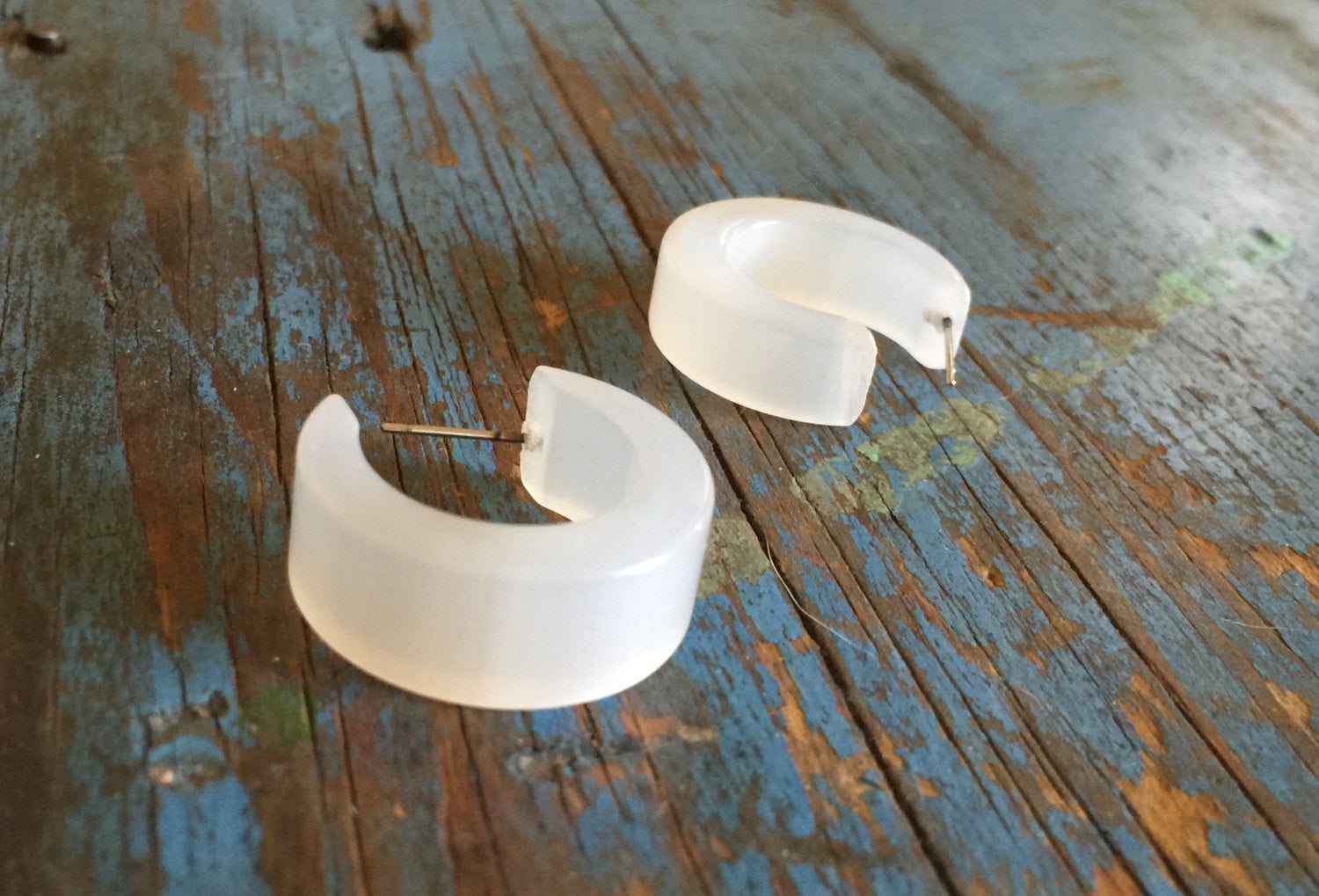 white moonglow mod hoops