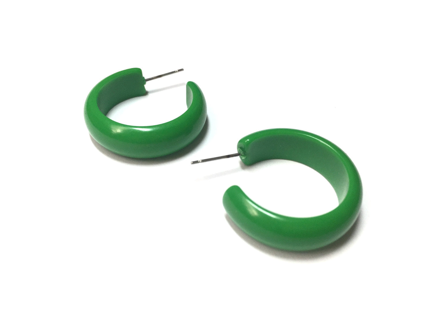 emerald green hoop earrings