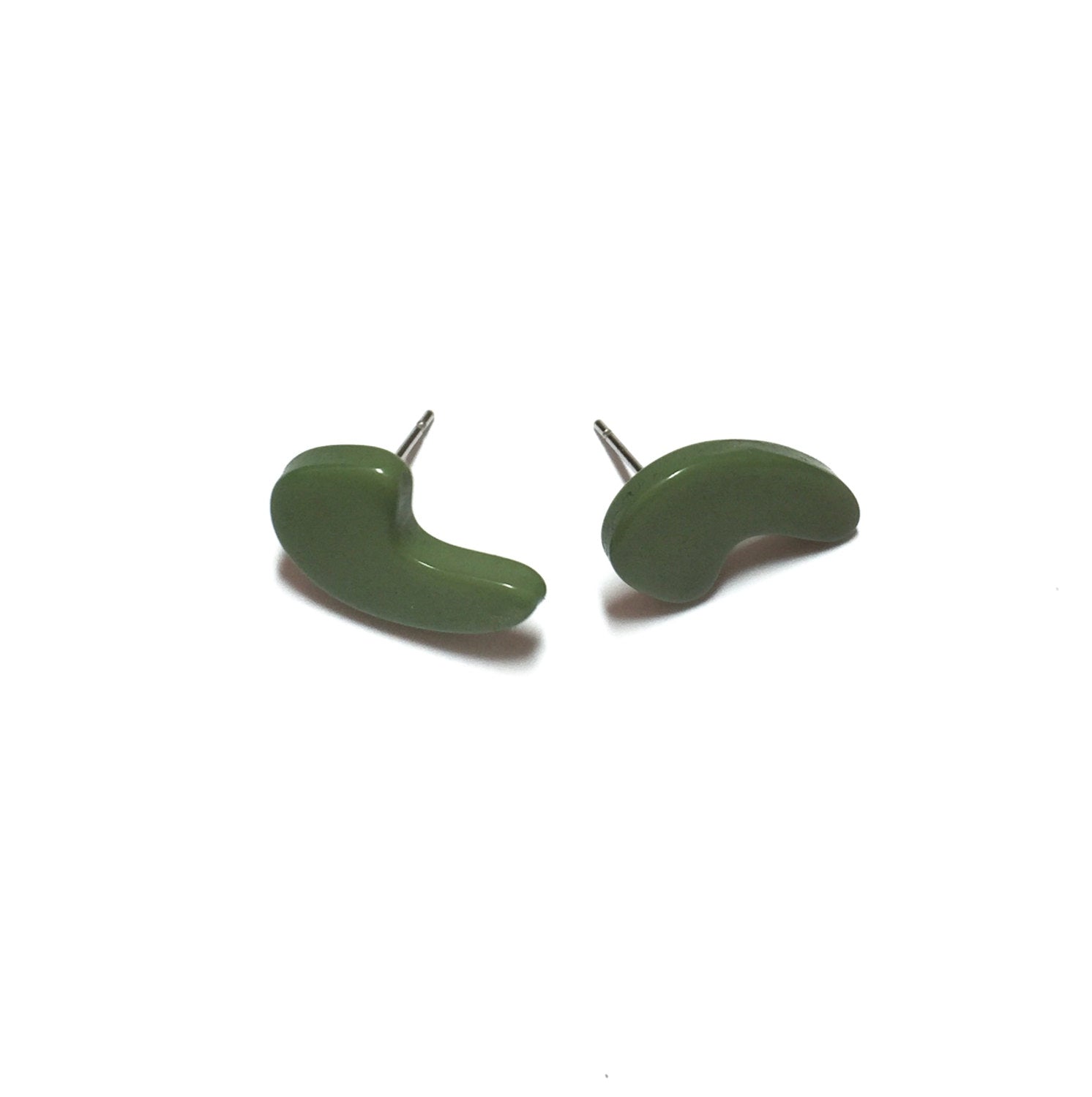 green comma earrings