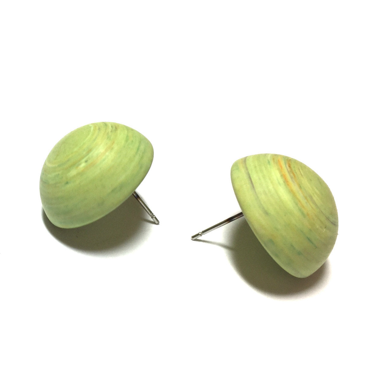 peridot retro button earrings